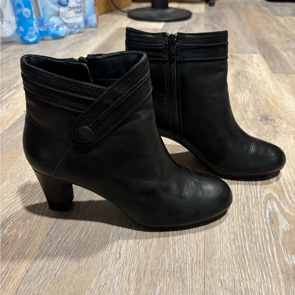 Elegant Black Ankle Boots - Picture 1 of 6